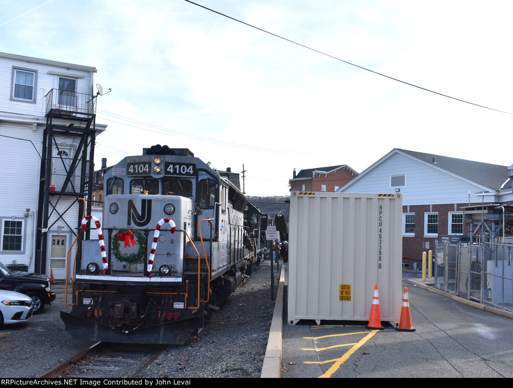 The 4104 and 2006 resting with the DRRV TFT train in Downtown Dover 